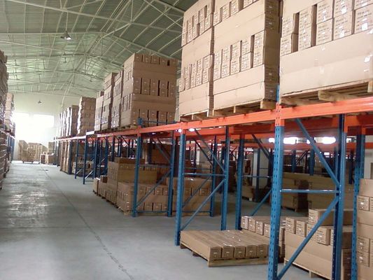 Garment Center Derusting Heavy Duty Bulk Storage Racks Selective Warehouse Storage