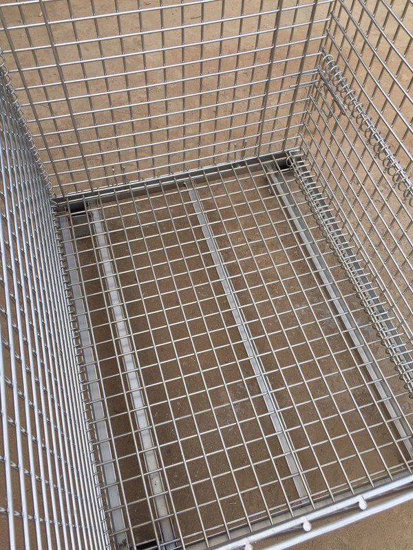 SS304 Hygiene Food Industry Stackable Storage Baskets Easily Moving